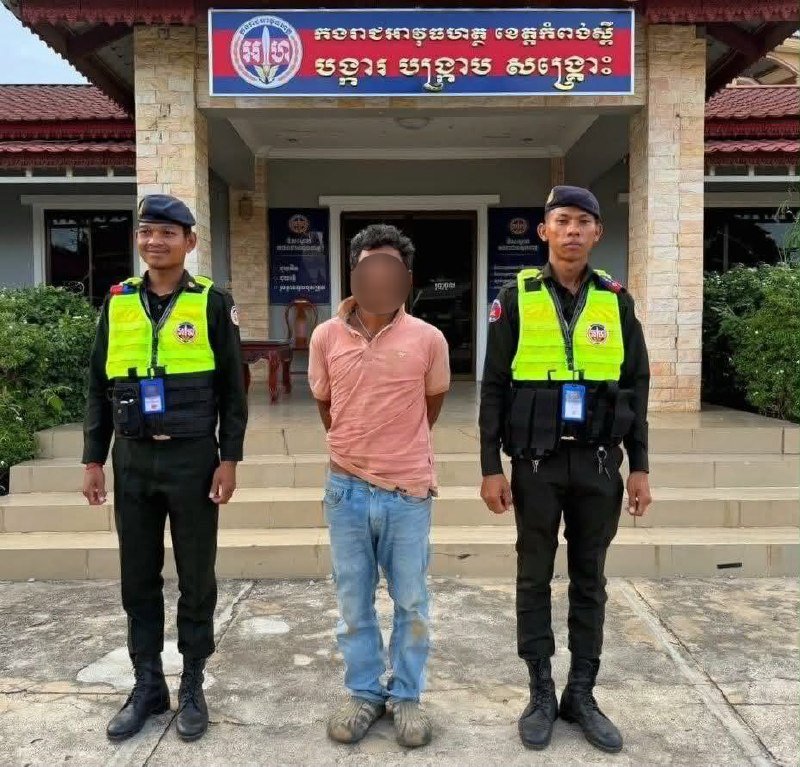 因索要10万瑞尔赎回手机未果,一名男子持刀威胁母亲,被哥哥报