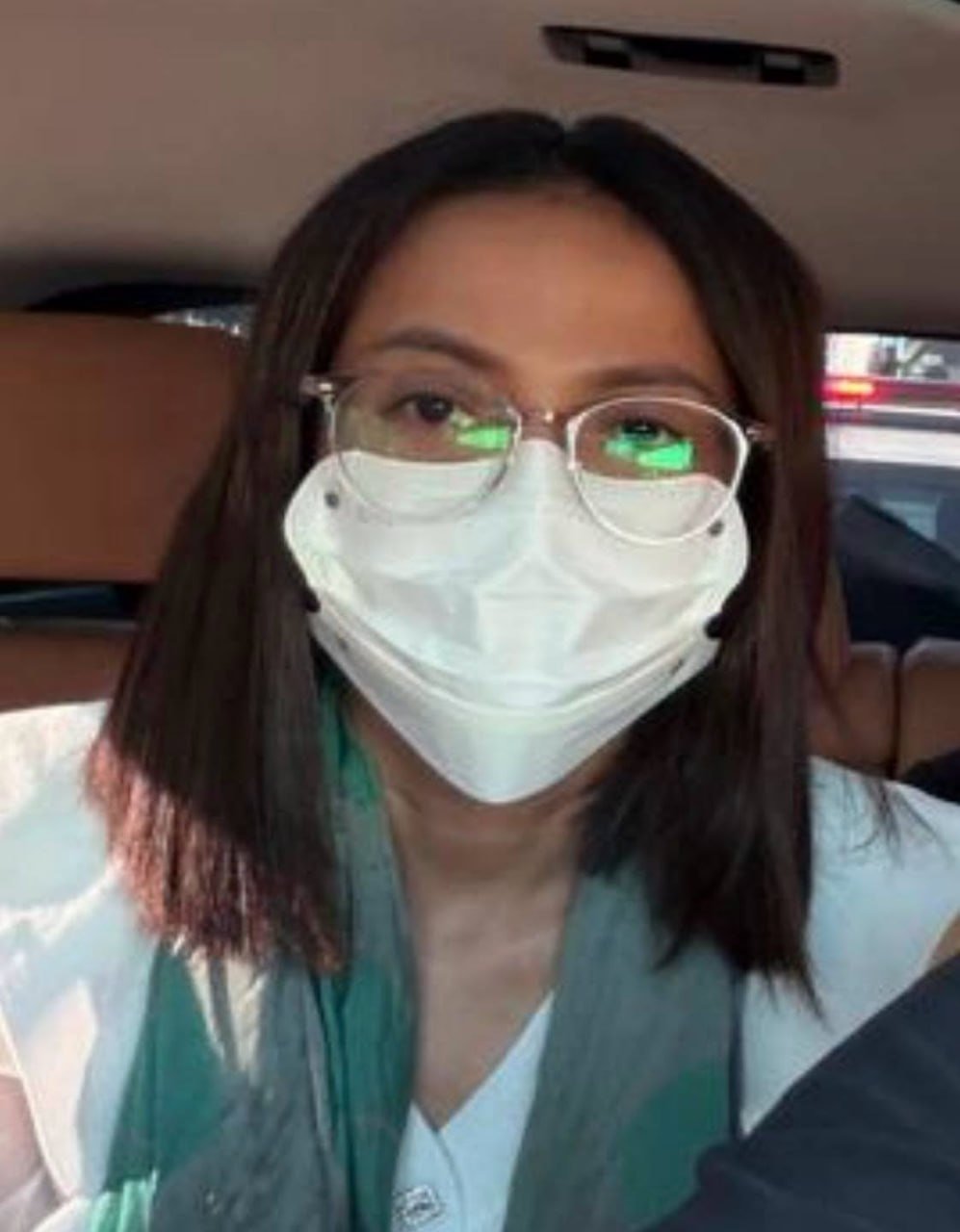 金边警方带走一名在社交媒体上侮辱军人的手机店女店主,目前正在