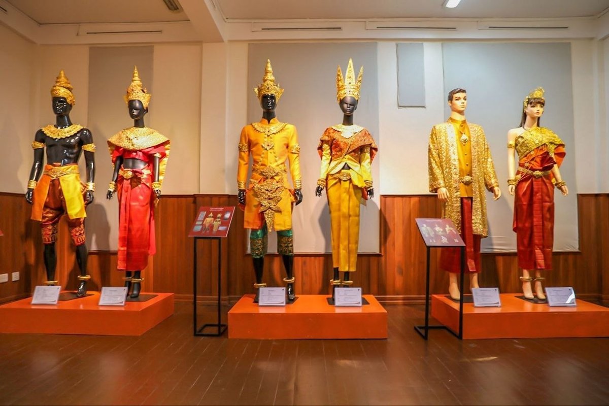 柬埔寨举办五代皇室服饰展 展现历史文化底蕴