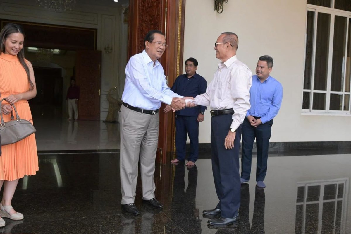 柬埔寨参议院主席洪森于8月16日会见金速卡,双方进行了长达3
