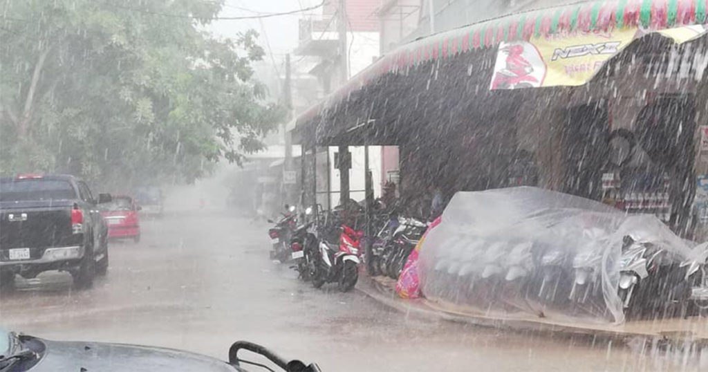台风影响柬埔寨近期雷雨频发 警惕强风雷电
