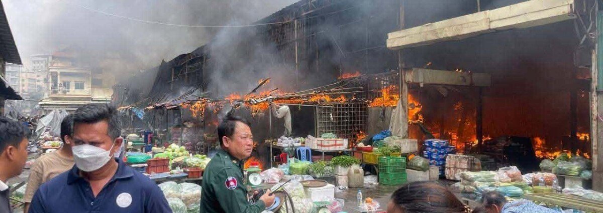 金龙市场突发火灾 211个水果摊位被毁