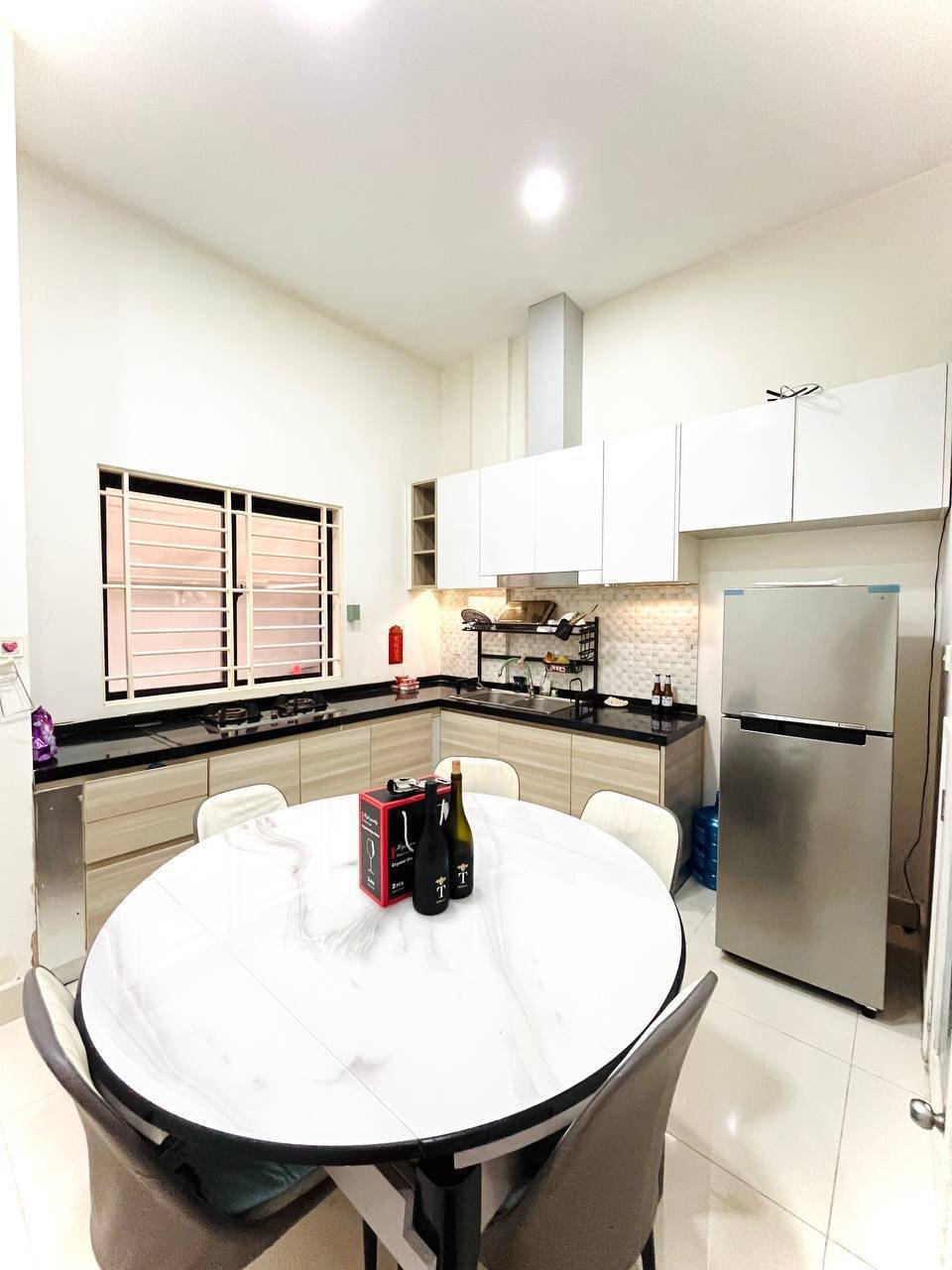 炳发集团小区排屋招租 月租$600带部分家具