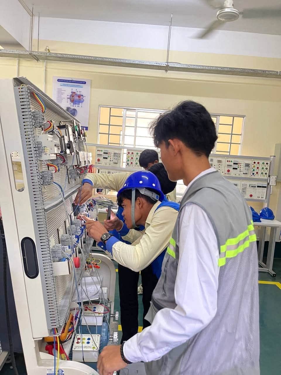 柴桢省德崇森理工学院提供电气工程奖学金 助力技术人才培养