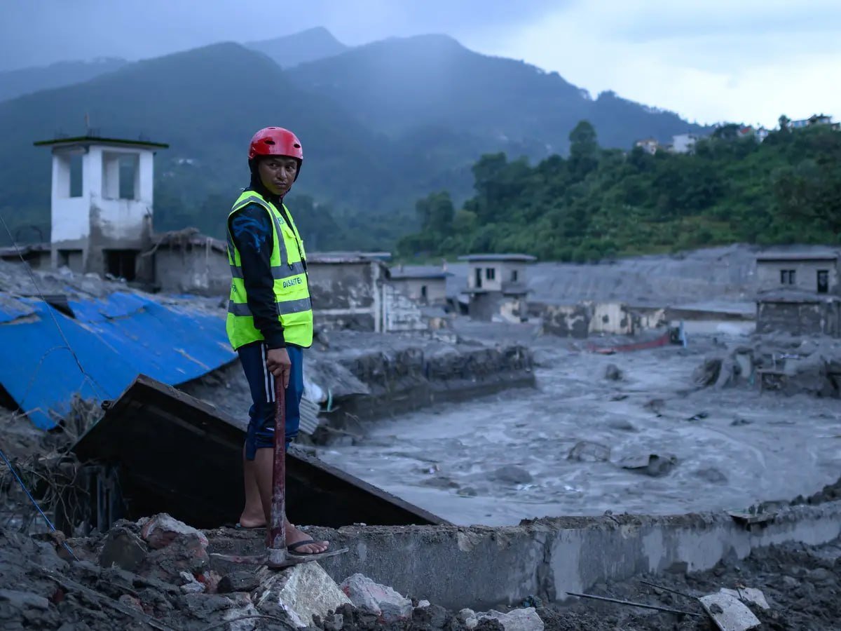 尼泊尔西藏边境洪灾致900余人遇难 4700人失踪