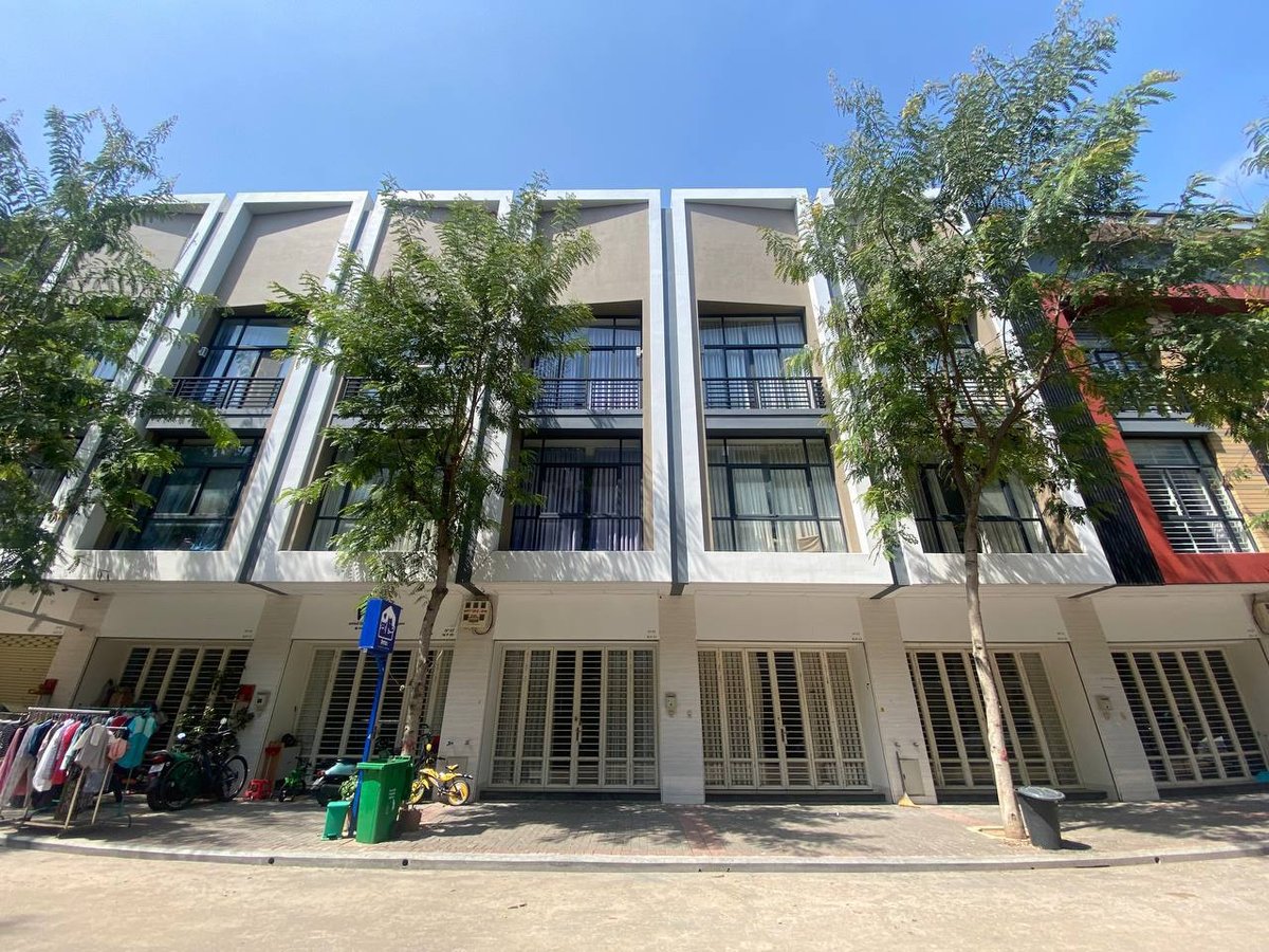 炳发集团一号路排屋出租 月租$750家具齐全