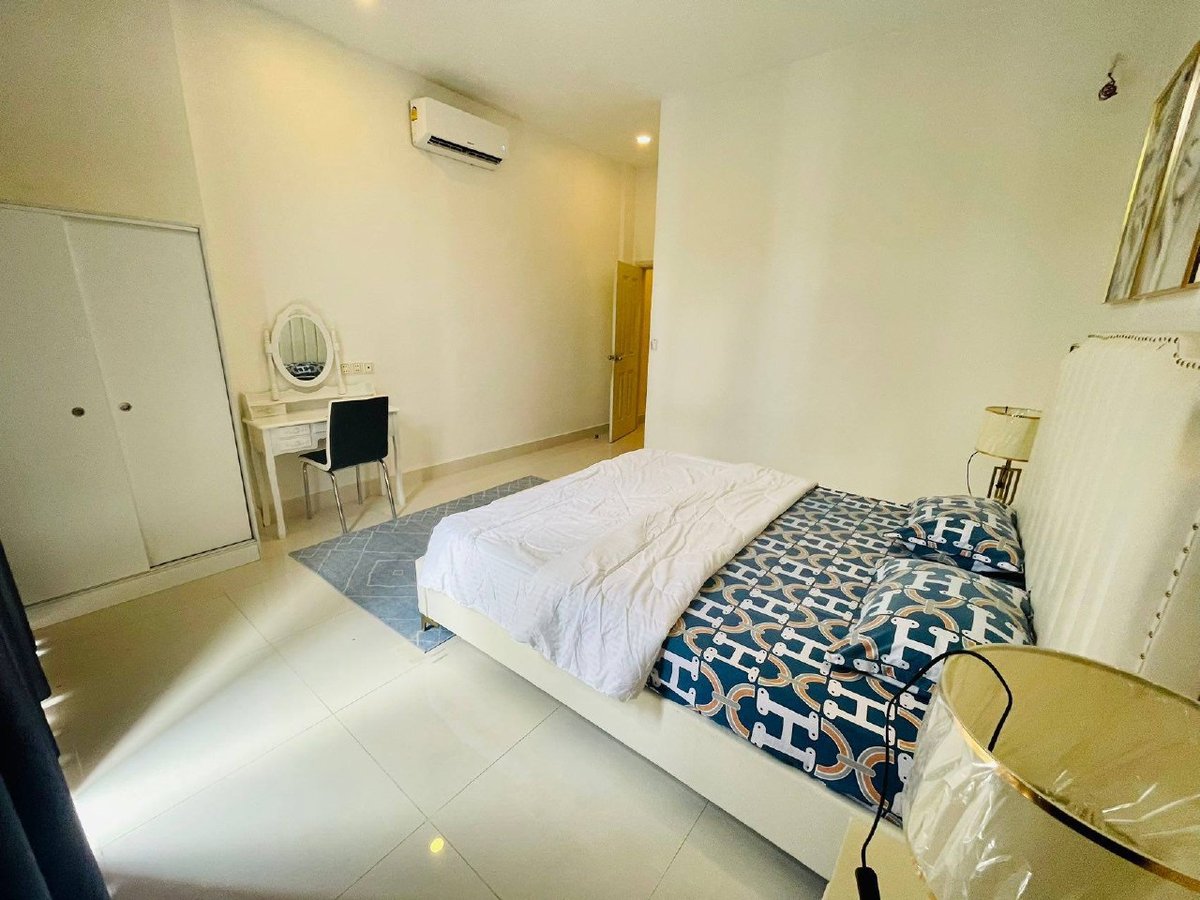 炳发集团一号路排屋出租 月租$750家具齐全