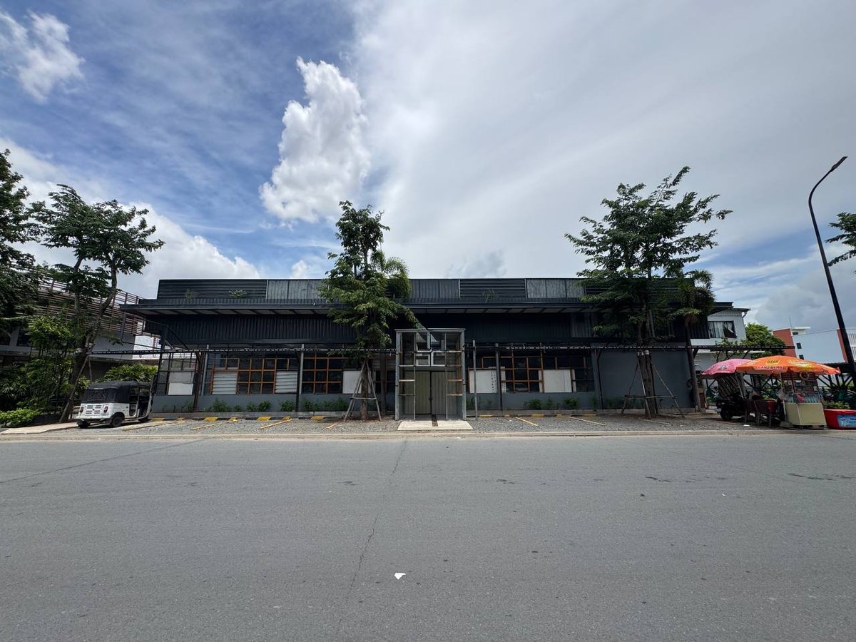 一号路炳发集团小区附近店面出租 月租$4200