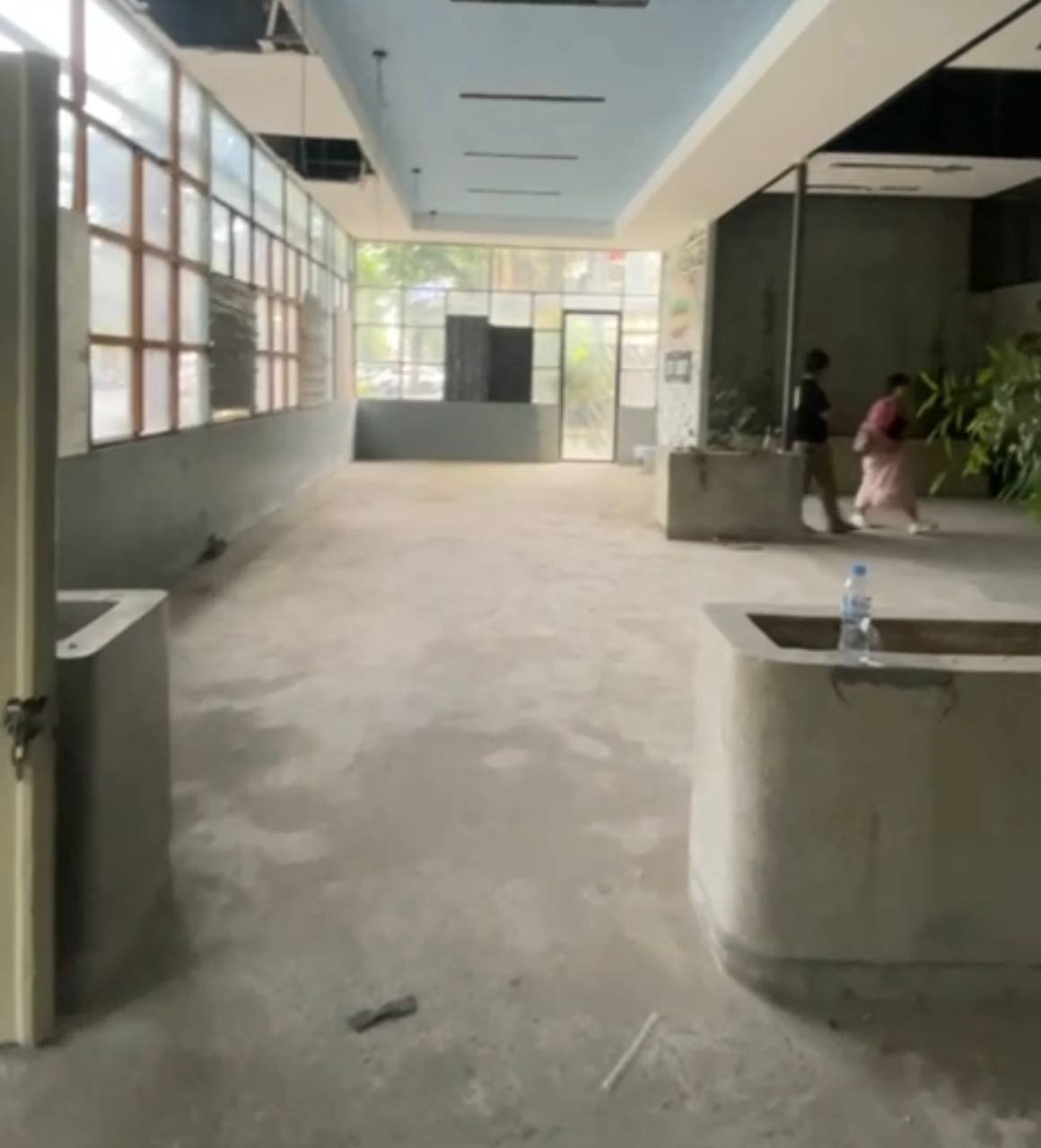 一号路炳发集团小区附近店面出租 月租$4200