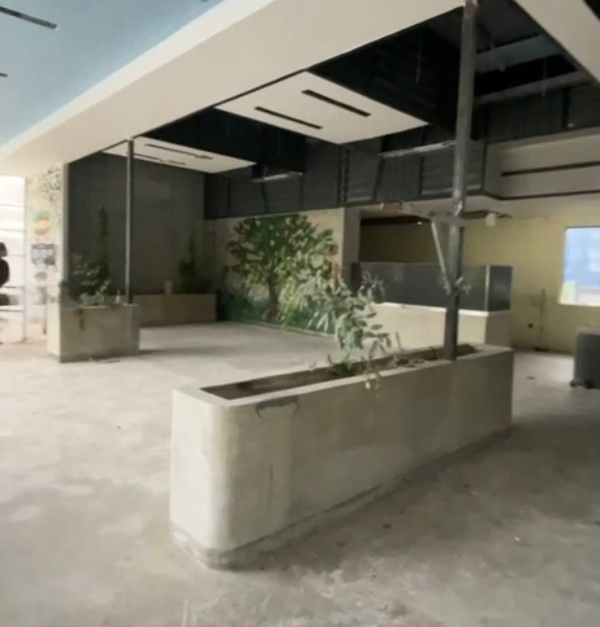 一号路炳发集团小区附近店面出租 月租$4200