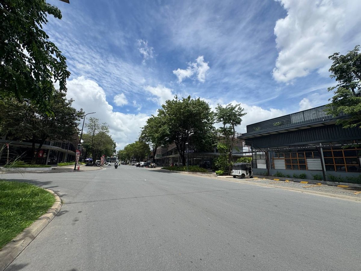一号路炳发集团小区附近店面出租 月租$4200
