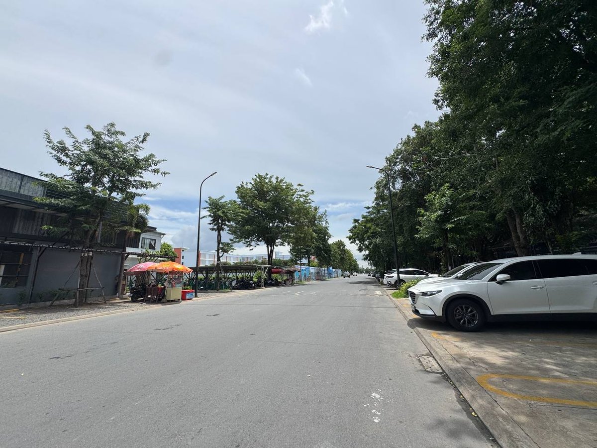 一号路炳发集团小区附近店面出租 月租$4200