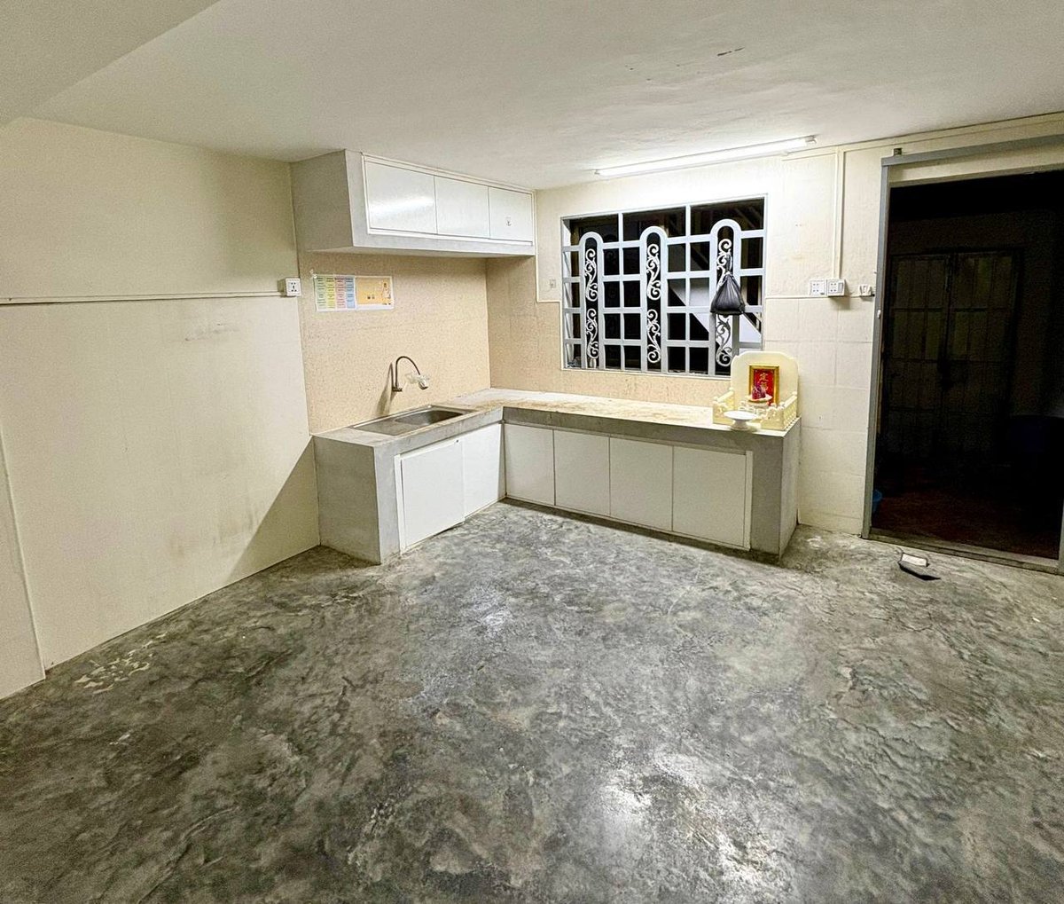 BKK排屋出租 5房4卫月租$1500 适合商住两用