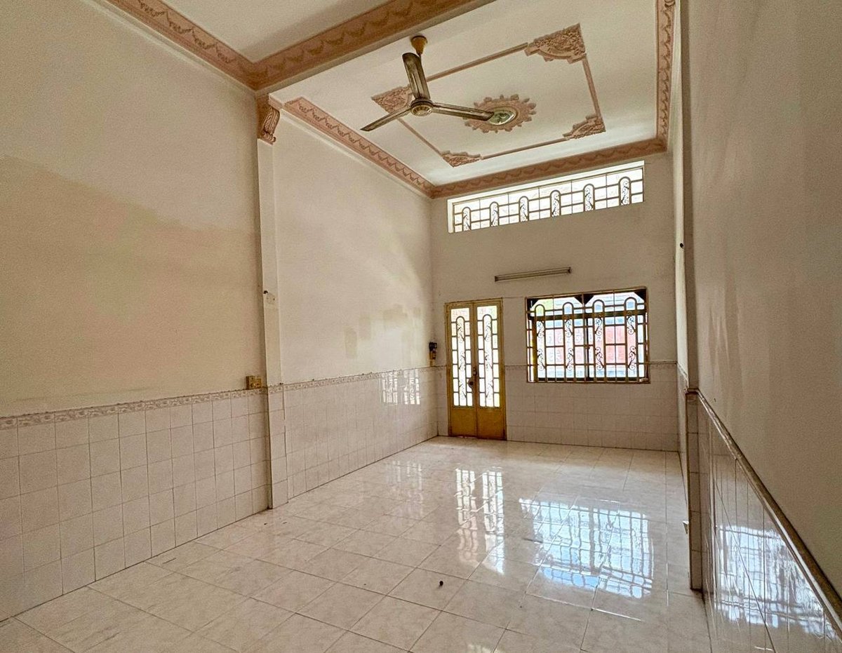 BKK排屋出租 5房4卫月租$1500 适合商住两用