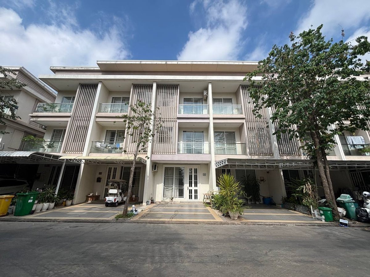 永旺2附近集茂小区联排别墅出租,户型为3房3卫,建筑面积4x