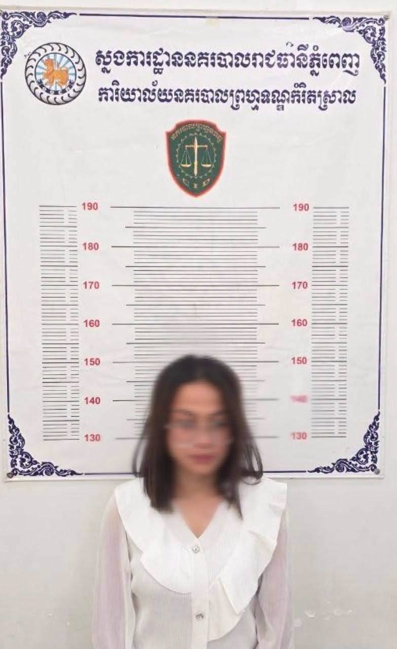 一名手机店主因在社交媒体上发表侮辱前线军人的言论,被金边警方
