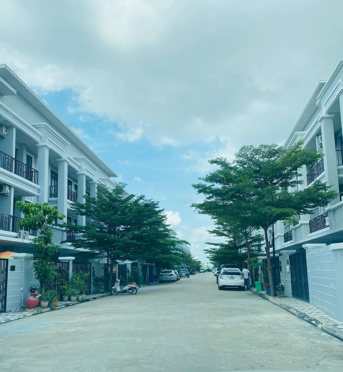 位于永旺3后方洪森大道幸运小区,联排别墅出租,月租850美金