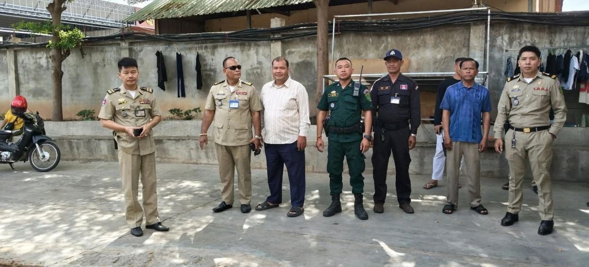 金边森速区警方联合当地行政部门,对辖区内一家中餐厅进行行政检