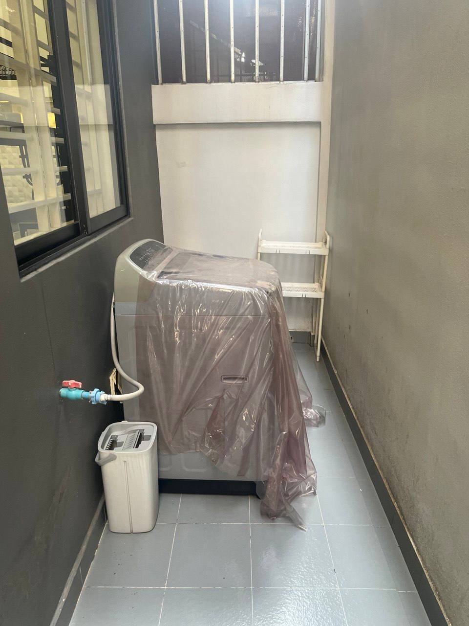 1号公路炳发城小区店铺出租 月租$550