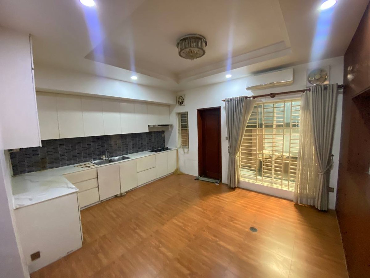 位于天艺国际酒店附近,4房5卫,家具齐全,租金$700可谈,