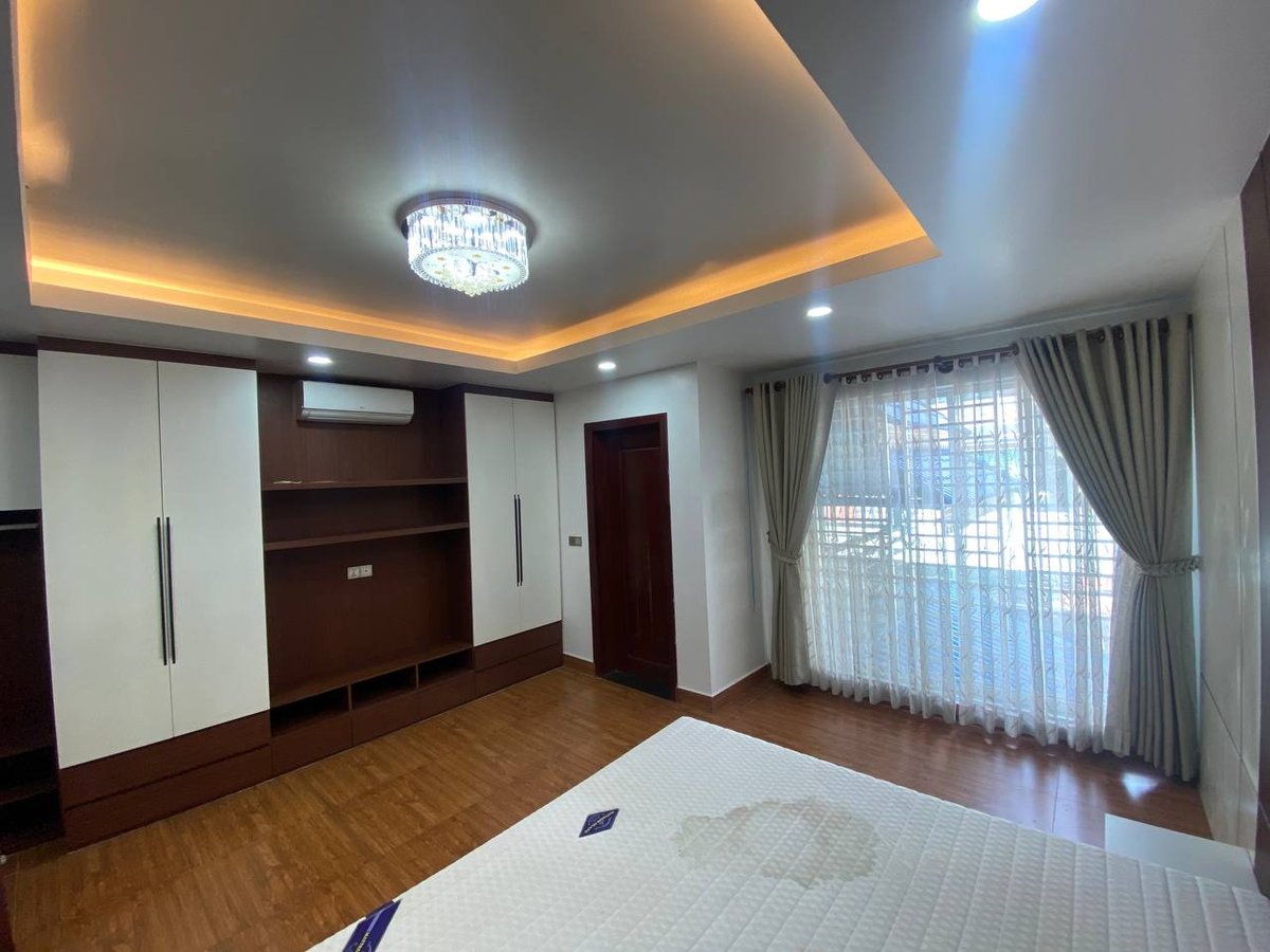 位于天艺国际酒店附近,4房5卫,家具齐全,租金$700可谈,