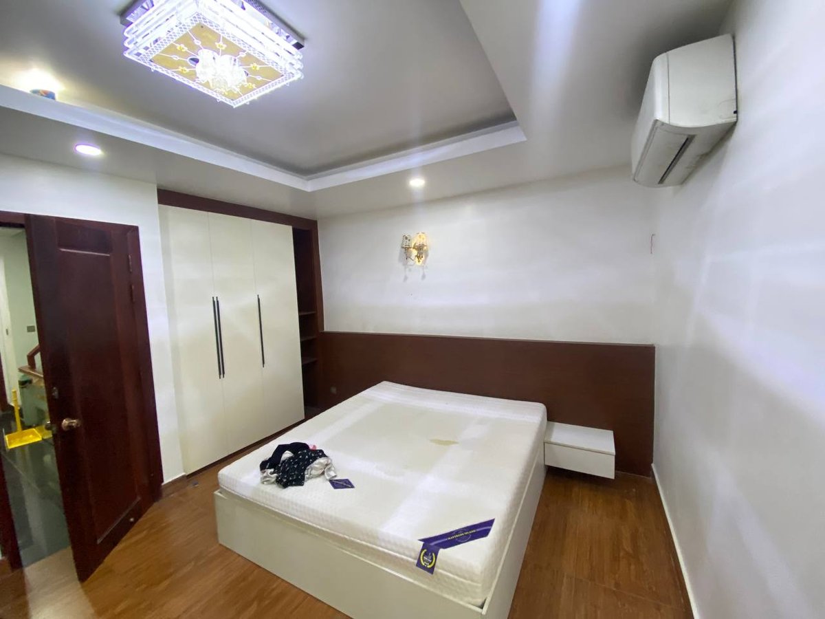 位于天艺国际酒店附近,4房5卫,家具齐全,租金$700可谈,