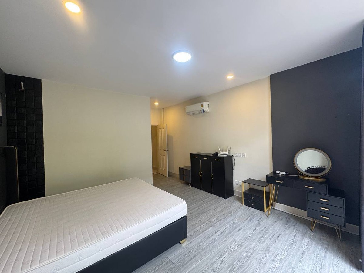 一号路炳发集团排屋出租 月租$750含家具