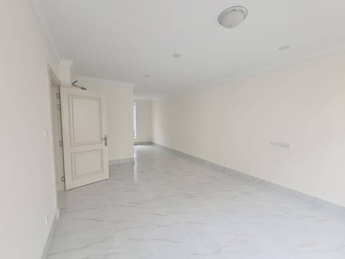 一号公路炳发集团别墅出租,5房6卫,配备全套空调与窗帘,建筑