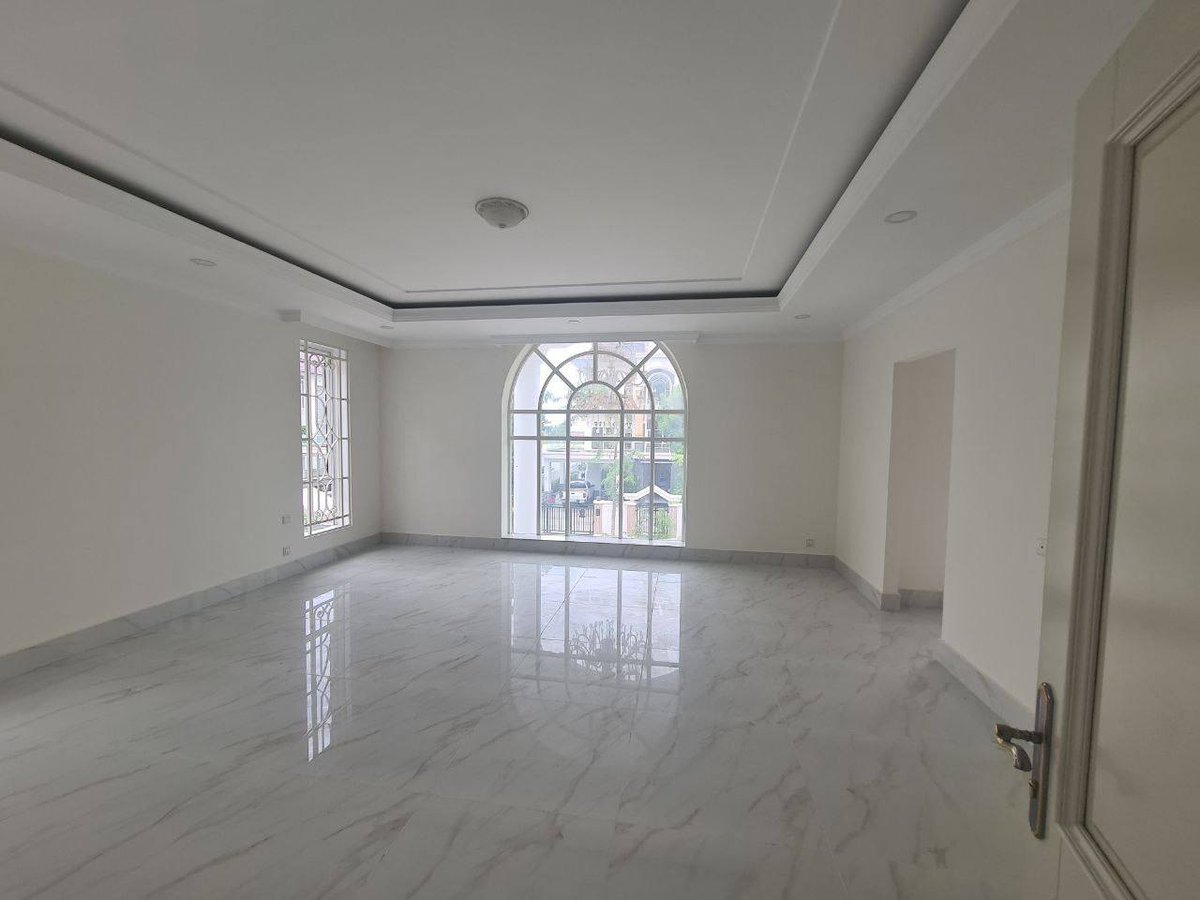 一号公路炳发集团别墅出租,5房6卫,配备全套空调与窗帘,建筑