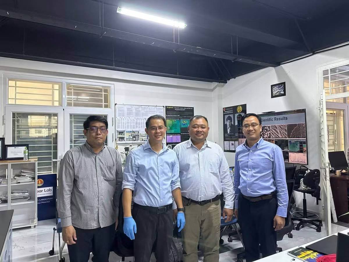 耶鲁大学学者到访皇家金边大学光电实验室