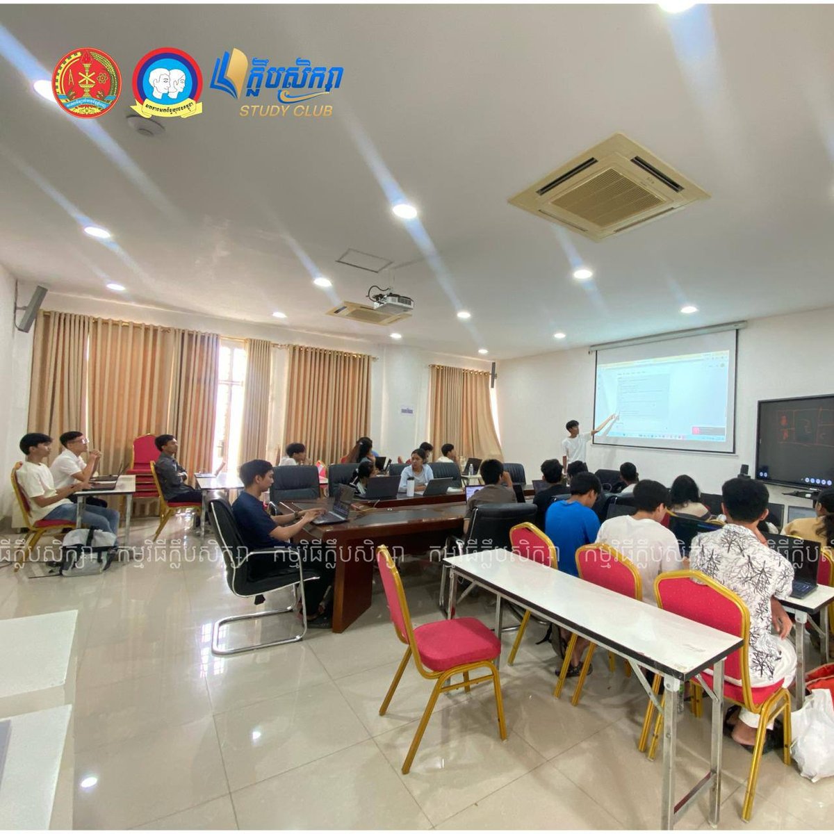 皇家金边大学青年联合会举办的“学长辅导学弟妹”学习俱乐部第四