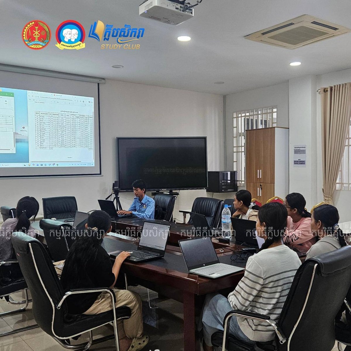 皇家金边大学青年联合会举办的“学长辅导学弟妹”学习俱乐部第四