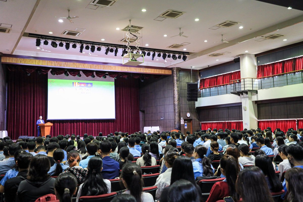 皇家金边大学联合柬埔寨反腐败单位,为即将参加8月10日高中毕