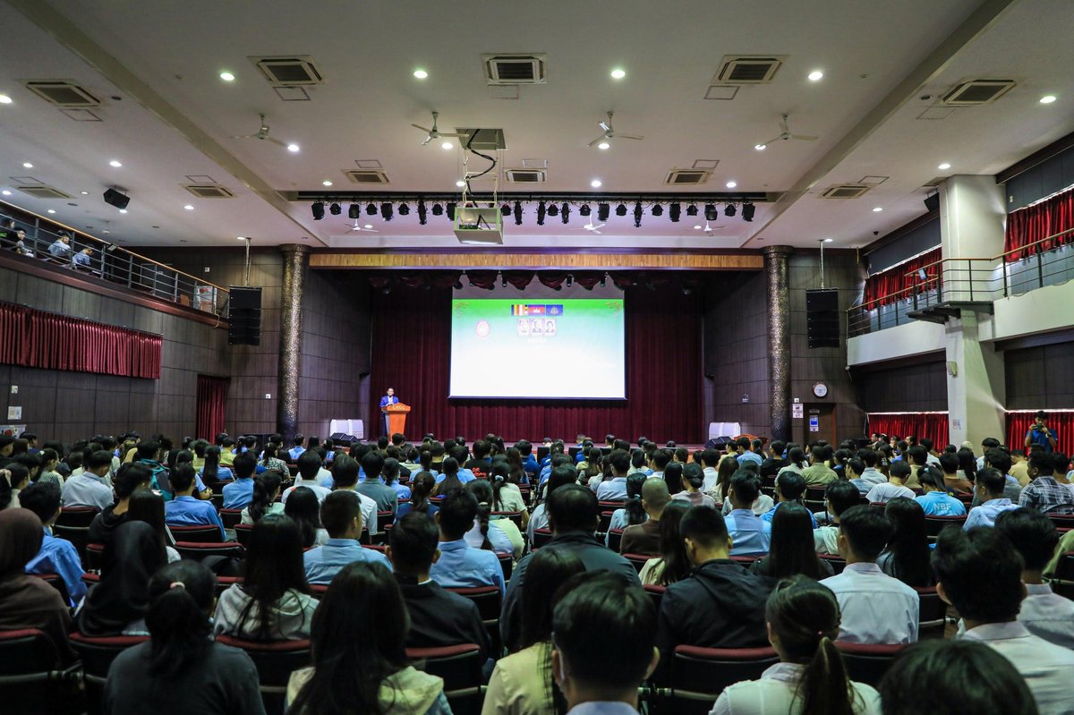 皇家金边大学联合柬埔寨反腐败单位,为即将参加8月10日高中毕