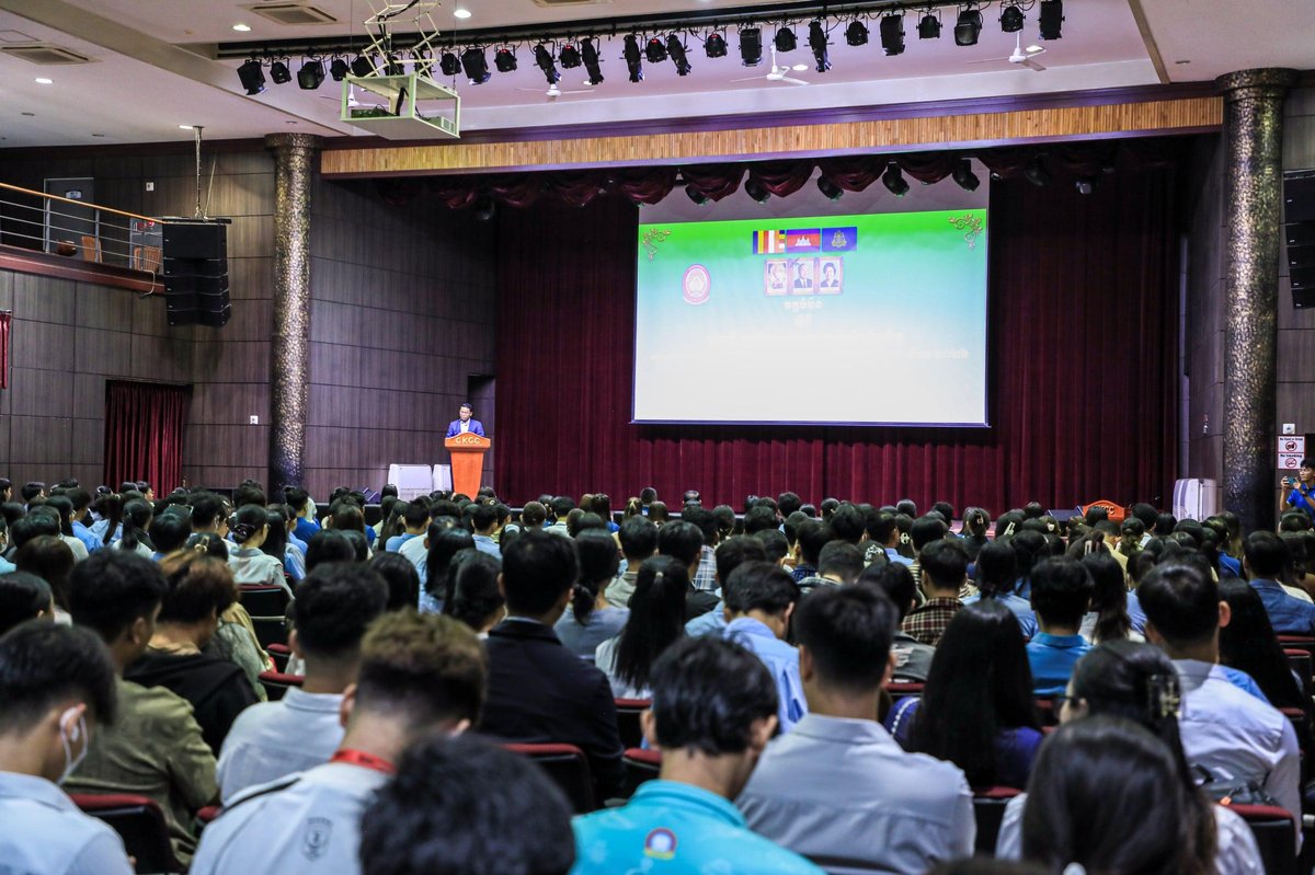 皇家金边大学联合柬埔寨反腐败单位,为即将参加8月10日高中毕