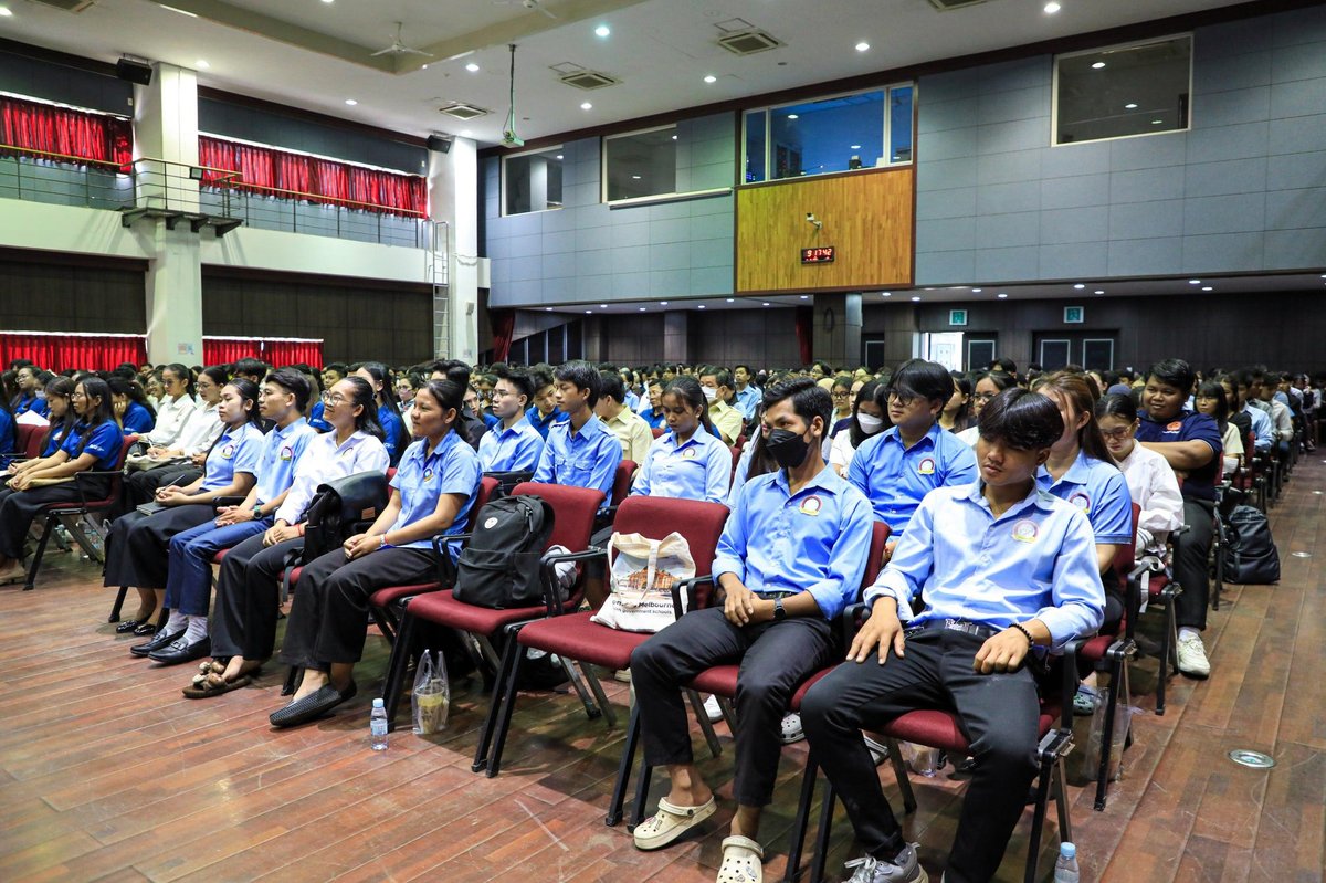 皇家金边大学联合柬埔寨反腐败单位,为即将参加8月10日高中毕