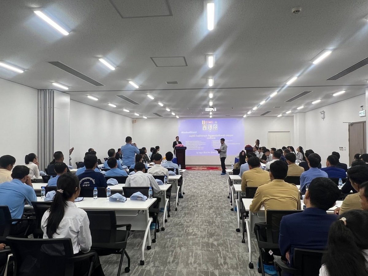 皇家金边大学组织学生赴菩萨省Minebea参观学习
