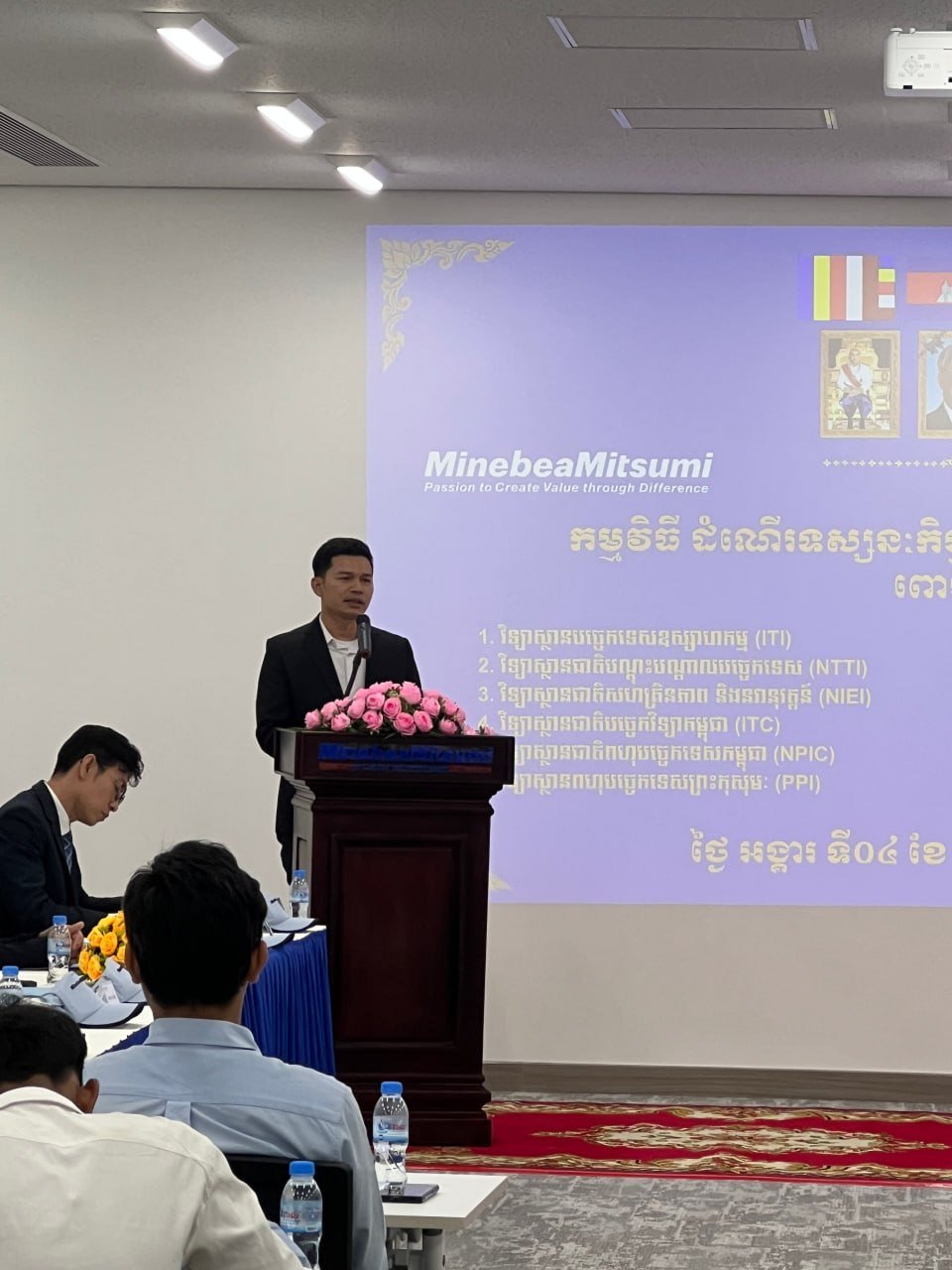 皇家金边大学组织学生赴菩萨省Minebea参观学习
