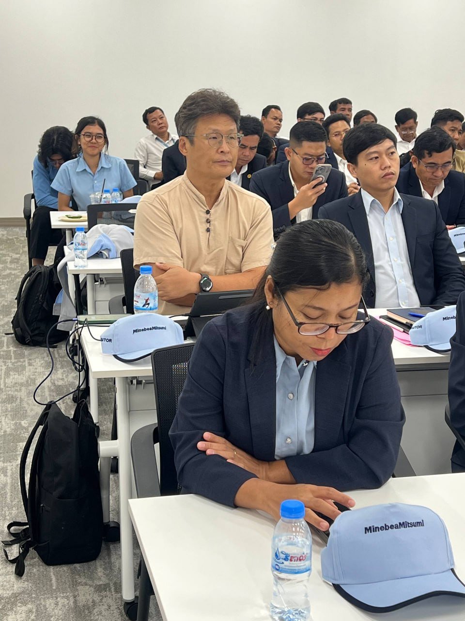 皇家金边大学组织学生赴菩萨省Minebea参观学习