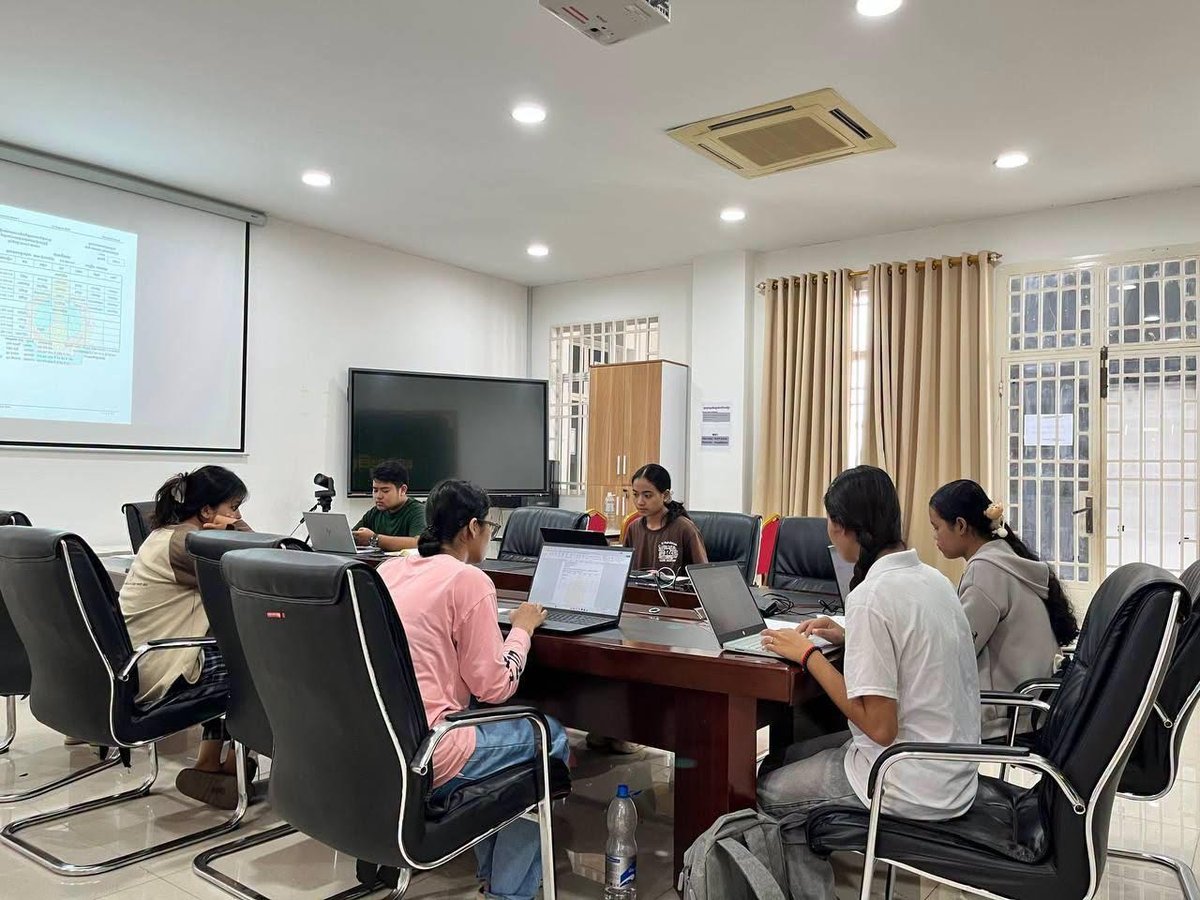 皇家金边大学举办学长辅导班 79名学生参与