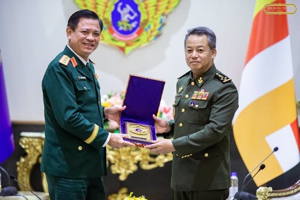 柬埔寨国防大臣狄西哈会见越南国防部副部长