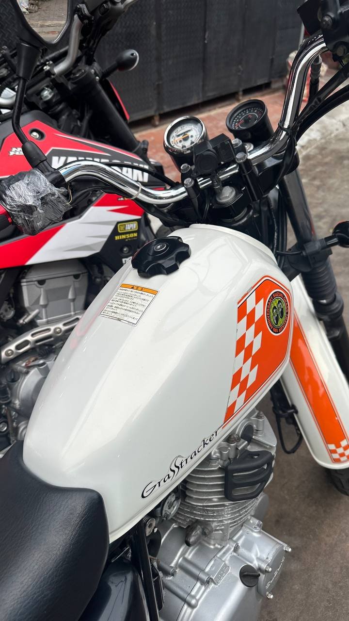 2012年Suzuki Big Boy 250cc复古摩托转