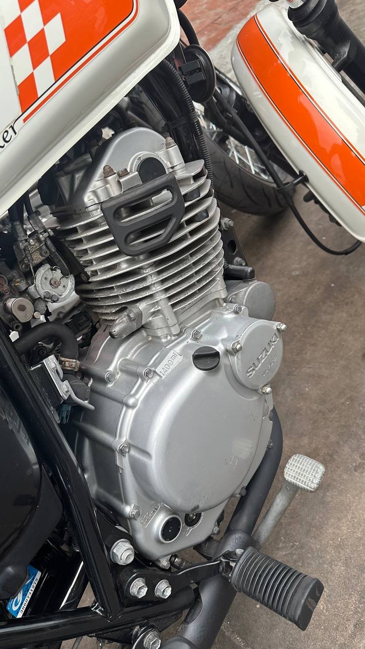 2012年Suzuki Big Boy 250cc复古摩托转