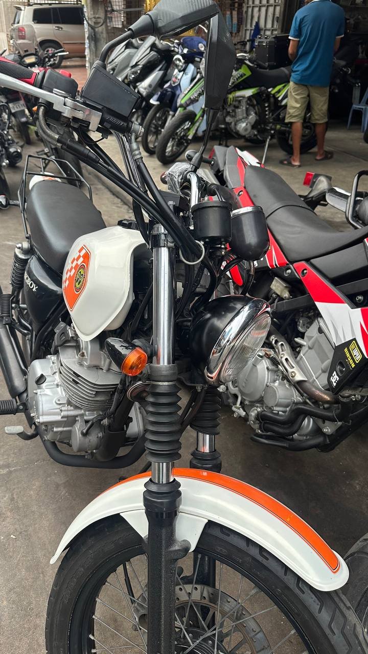 2012年Suzuki Big Boy 250cc复古摩托转