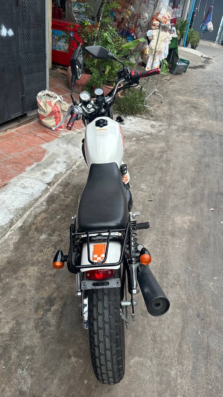 2012年Suzuki Big Boy 250cc复古摩托转