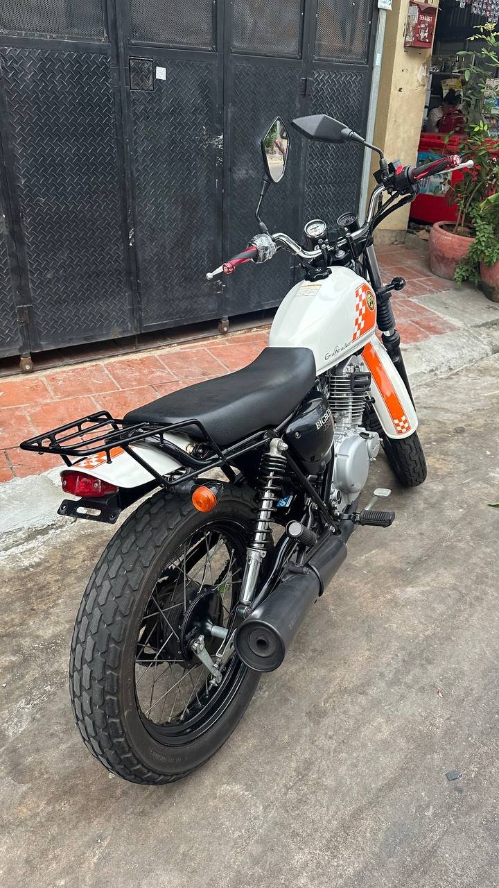 2012年Suzuki Big Boy 250cc复古摩托转