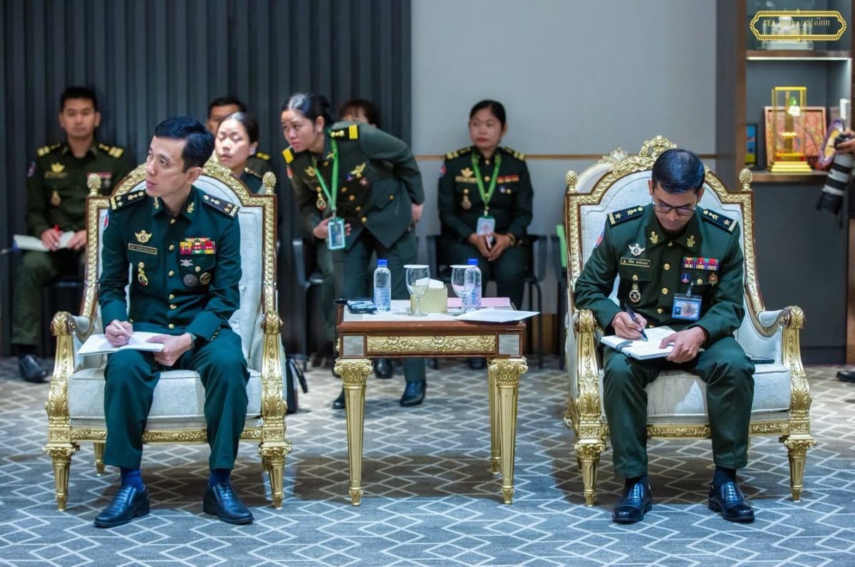国防部部长狄西哈会见菲律宾新任武官