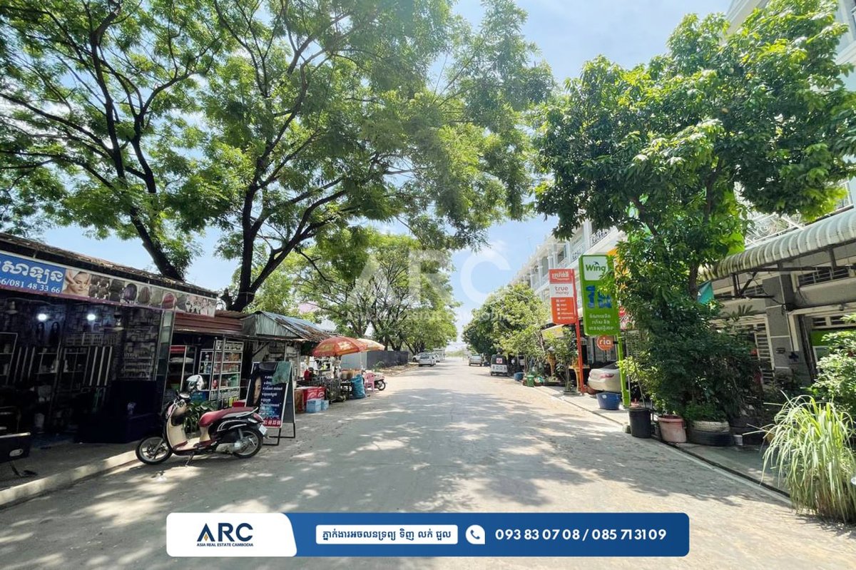 金边598号路新世界小区联排别墅出售 临近市场