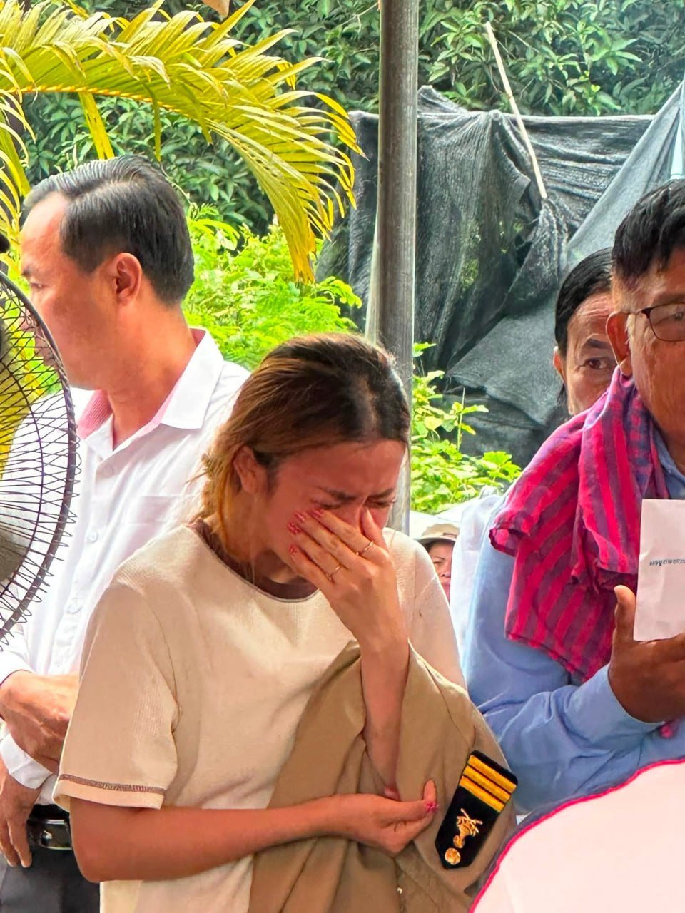 菩萨省扫毒行动突发爆炸 6名执法人员不幸殉职