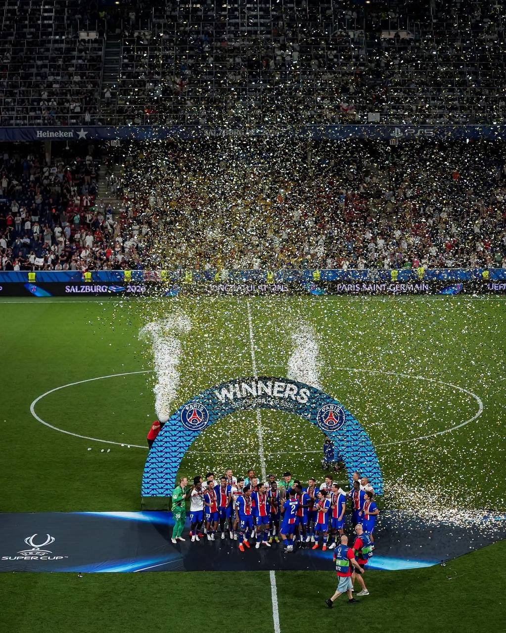 在欧洲超级杯决赛中,巴黎圣日耳曼(PSG)以2-1战胜阿斯顿
